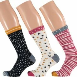 Coupon ⭐ Dames Sokken Giftbox | Vrolijke Print | Multi Color | Maat 36/41| Giftbox | Geschenkdoos | Cadeaudoos | Giftbox Vrouwen | Cadeaudoos Vierkant | Geschenkdoos Karton | Giftbox Sokken Heren | | Apollo ⭐ -Beenmode Winkel 550x467