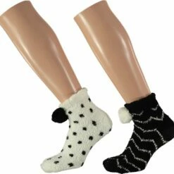 Nieuw 🧨 Lage Bedsokken Dames | Zwart|Wit | One Size | Winter Sokken | Bedsokken Dames Maat 39 42 | Fluffy Sokken | Warme Sokken | Bedsokken | Fleece Sokken Slaapsokken | Warme Sokken Dames | Apollo ⌛ -Beenmode Winkel 550x532