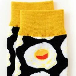 Beste deal 🛒 Winkrs - Geel/zwarte Sokken Met Een Gebakken Ei Er Op - Grappige Sokken - Dames Maat 35-39 ✔️ -Beenmode Winkel 550x628