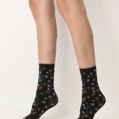 Gloednieuw 🔔 Oroblu I Love Italy Art 50 Sok - Model Firenze - Kleur Zwart - Maat One Size ⌛ -Beenmode Winkel 550x814 1