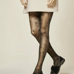 Groothandel 🔔 Fiore Zwarte Transparante 3D Panty Met Bloemen Patroon Primavera 30 Denier, Maat S (2) 🧨